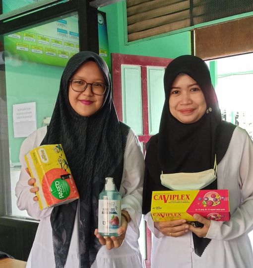 MAN 2 HSU Bagikan Vitamin, Handsanitizer dan Tissu