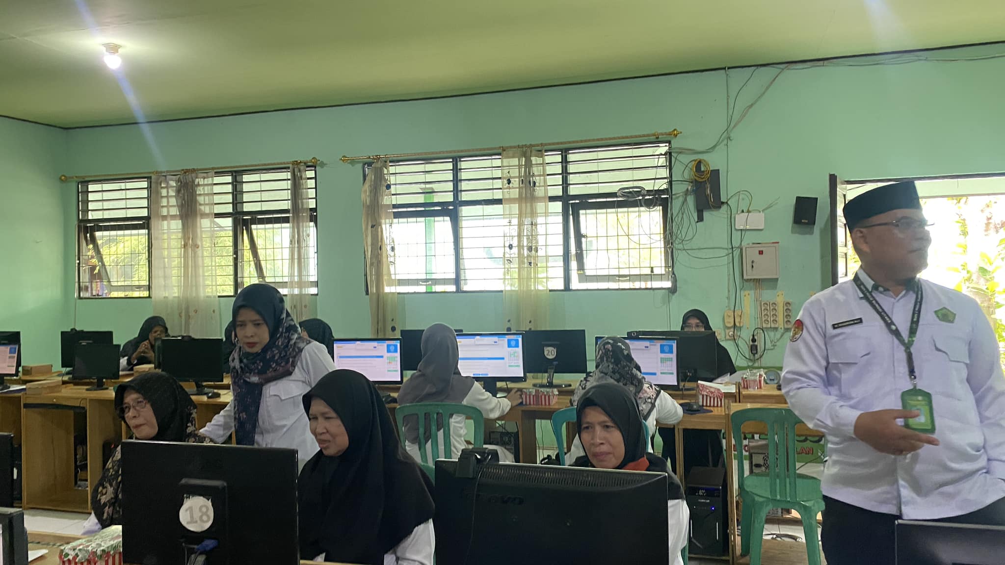 Kepala Kantor Kementerian Agama Kab. HSU Monitoring Pelaksanaan AKG di MAN 2 HSU