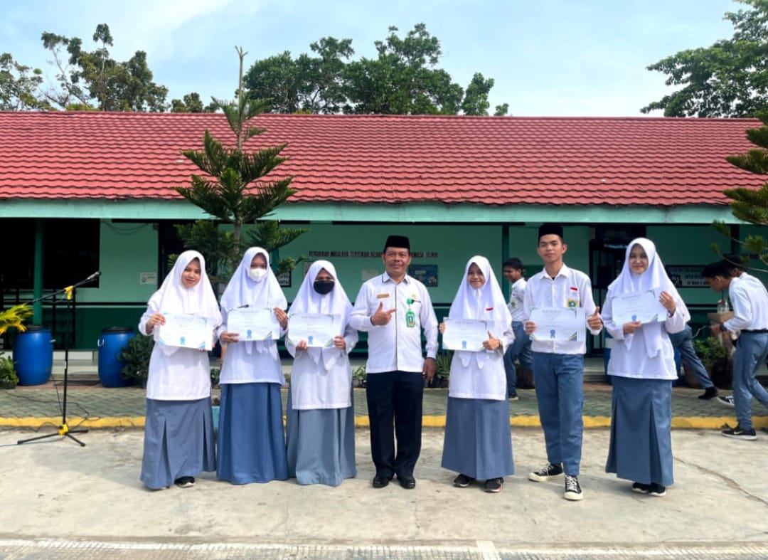 <strong>Wujudkan Madrasah Yang Bersih dan Sehat, MAN 2 HSU Adakan Penilaian Kebersihan Antar Kelas</strong>