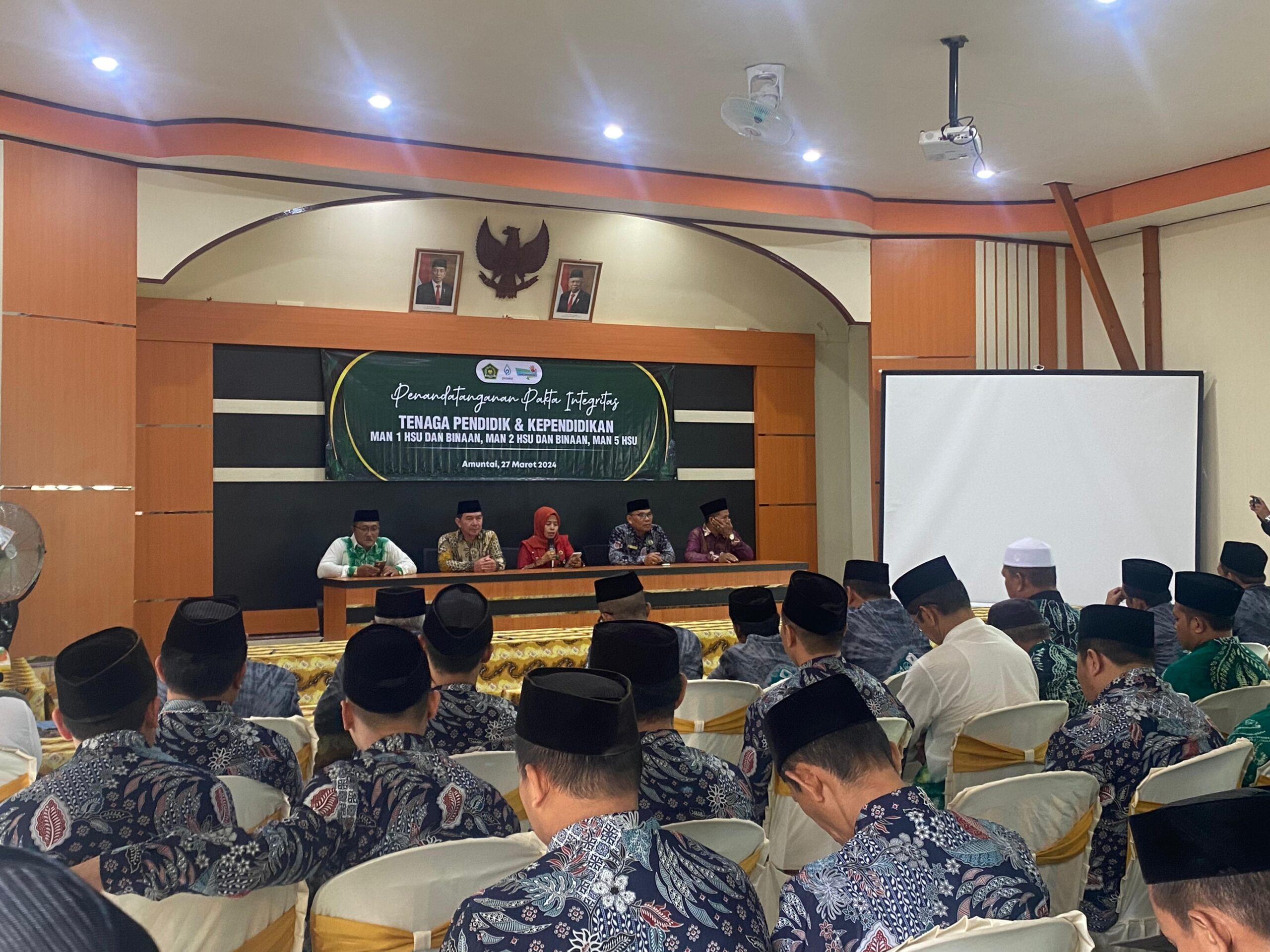 MAN 2 HSU Gelar Penandatangan Pakta Integritas