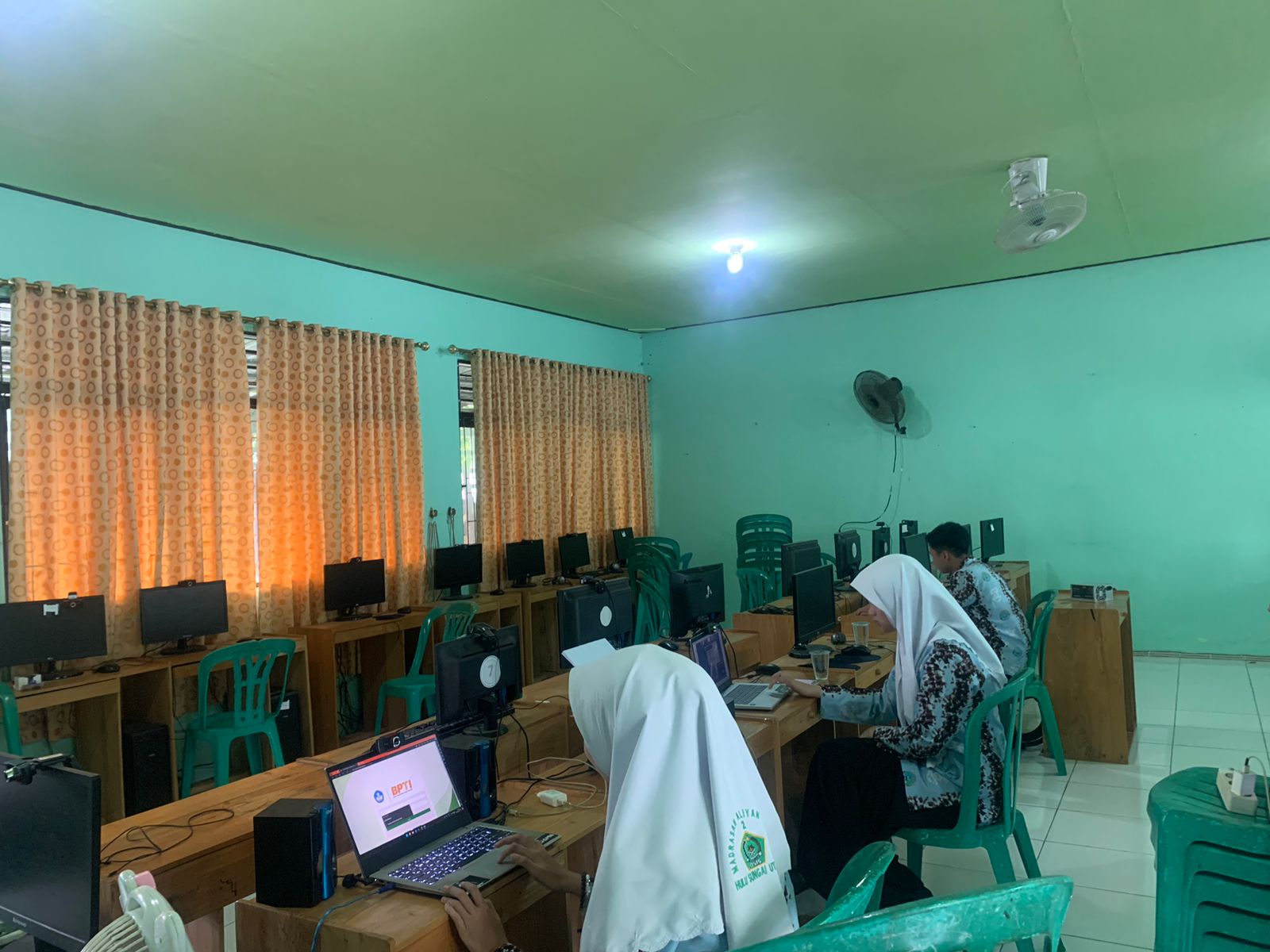 Pelaksanaan OSN - P 2024 di MAN 2 HSU