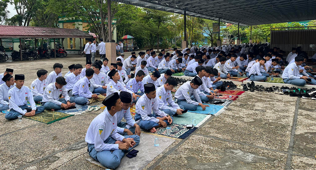 Semangat Hari Jadi Kalsel, MAN 2 HSU Ikuti Khataman Masal dan Shalat Hajat