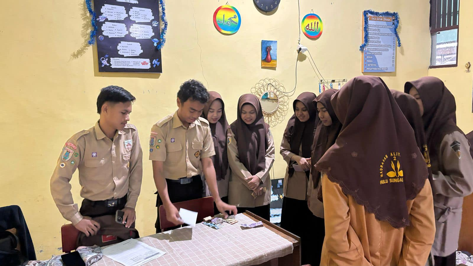 Tunjukkan Rasa Empati, MAN 2 HSU Galang Dana Untuk Palestina