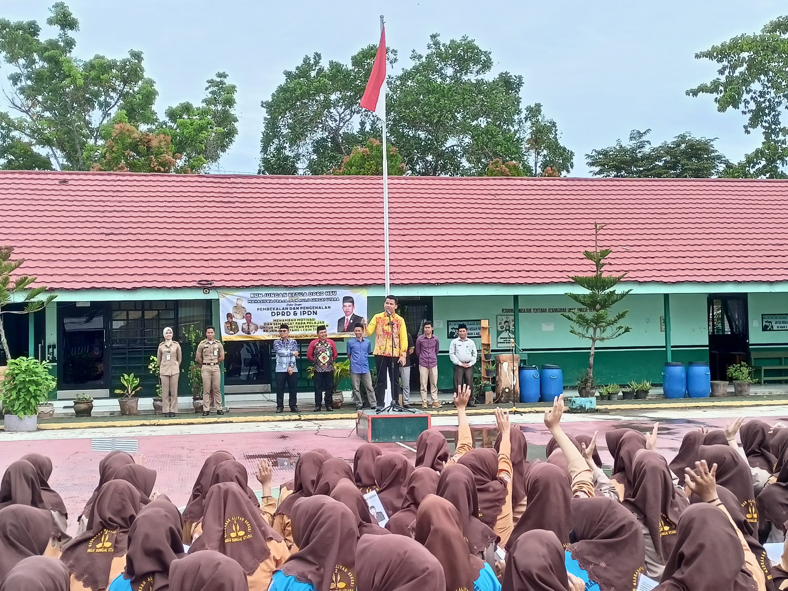 Mahasiswa IPDN Sosialisasikan PMB di MAN 2 HSU