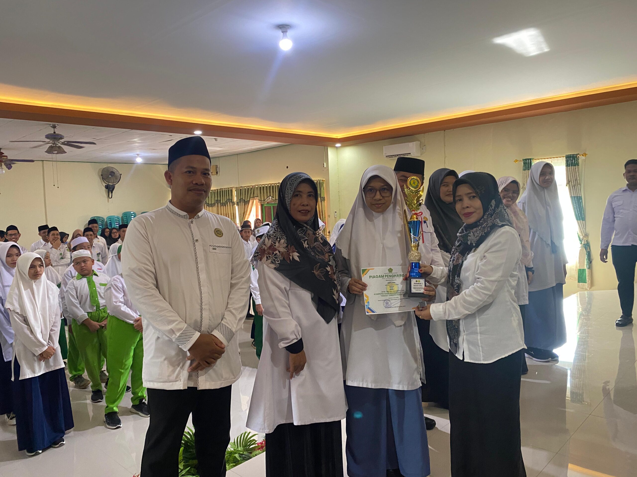Hafijah, Siswi MAN 2 HSU Melaju ke Tingkat Provinsi pada Kompetisi Sains Madrasah Tahun 2024 Mata Pelajaran Kimia
