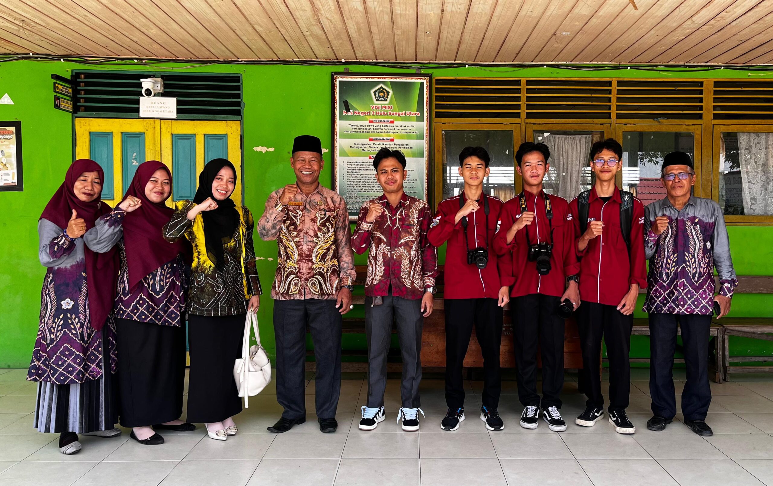 Pelatihan Penulisan Berita dan Desain Grafis Kepada Siswa/i MTsN 3 HSU